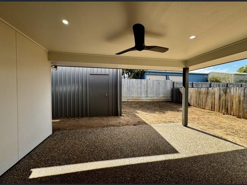 40 BUSHLARK Drive, Moranbah — photo 1 of 5