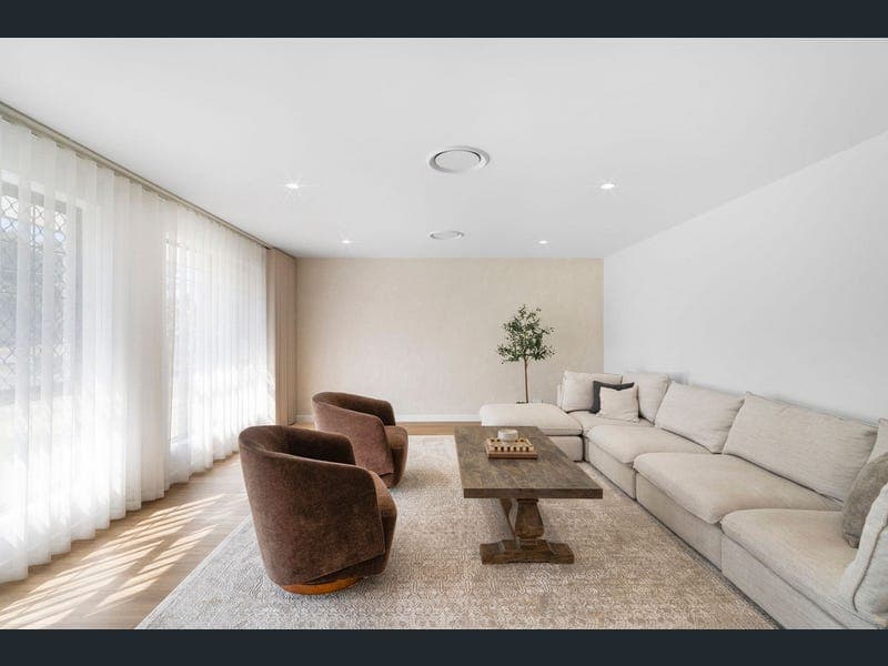 1 Parkview Crescent, Shailer Park — photo 1 of 5