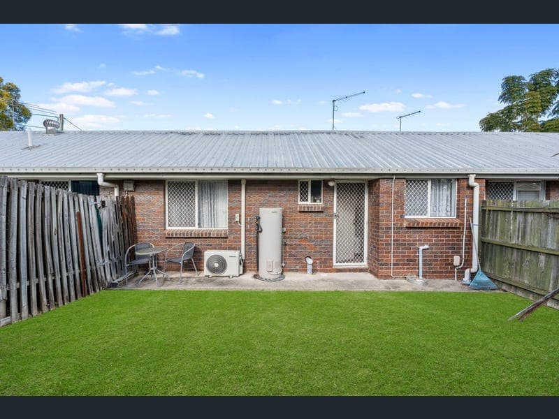 2/11 Monash Road, Loganlea — photo 1 of 5