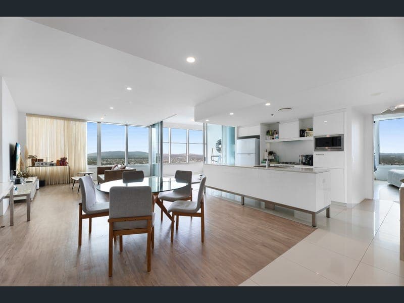 4107/9 Hamilton Avenue, Surfers Paradise — photo 1 of 5