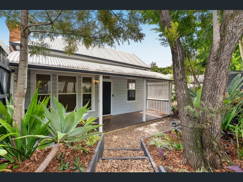 29 Daventry Street, West End — photo 1 of 5