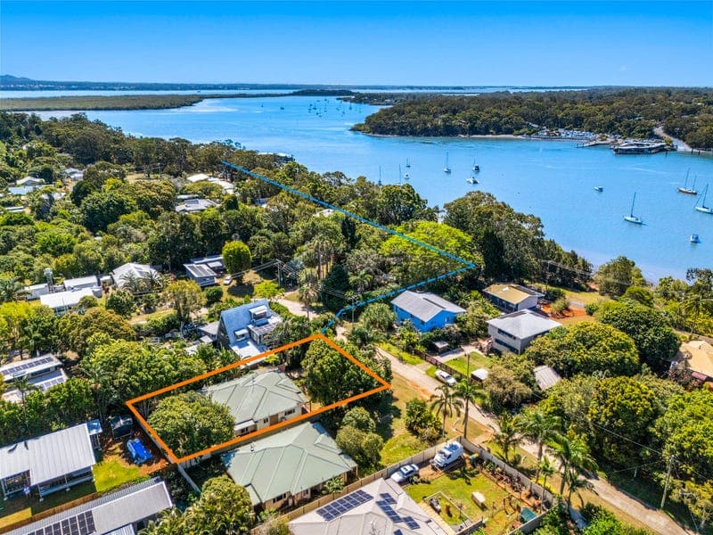 38 Noyes Parade, Karragarra Island — photo 1 of 5