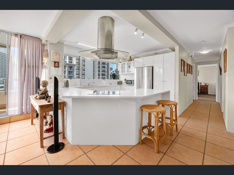 27/40 Ferny Avenue, Surfers Paradise — photo 1 of 5