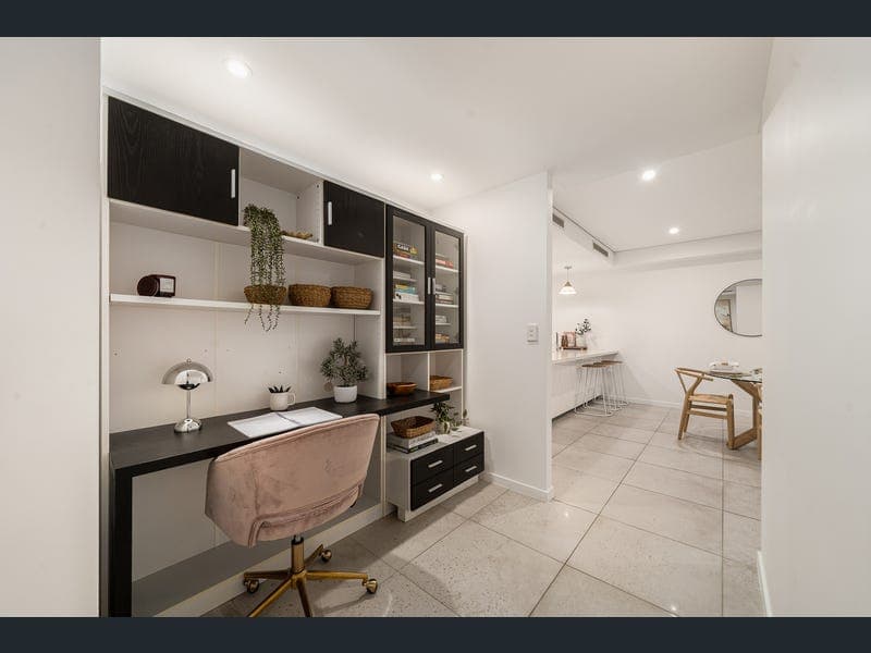 37/24 Prince Edward Parade, Redcliffe — photo 1 of 5