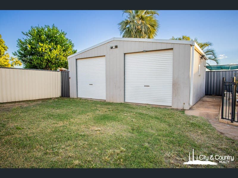 26 Brett Avenue, Mount Isa — photo 1 of 5