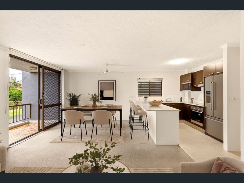 26/3355 Surfers Paradise Boulevard — photo 1 of 5