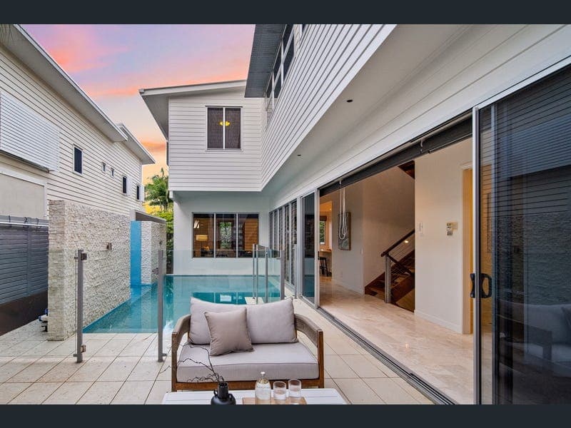 100 Pring Street, Hendra — photo 1 of 5