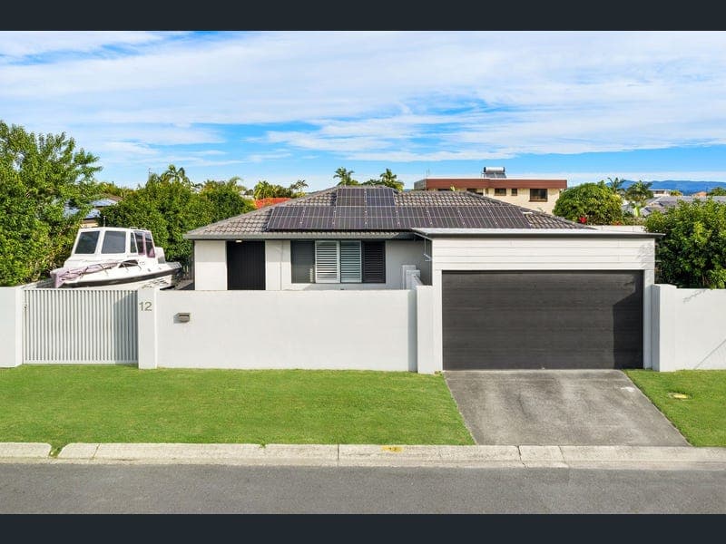 12 Fairsky Avenue, Mermaid Waters — photo 1 of 5