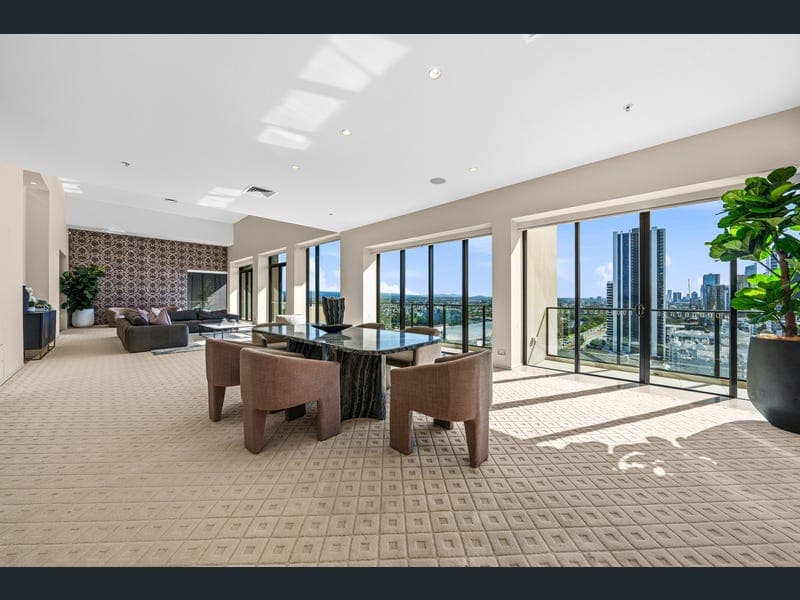 2001/2685 Gold Coast Highway, Broadbeach — photo 1 of 5