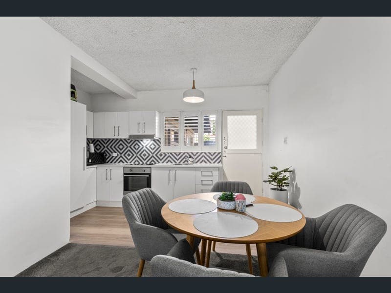3/264 Kingsford Smith Drive, Hamilton — photo 1 of 5