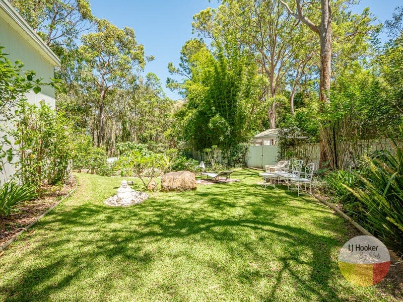 29 Alexander Street, Macleay Island — photo 1 of 5