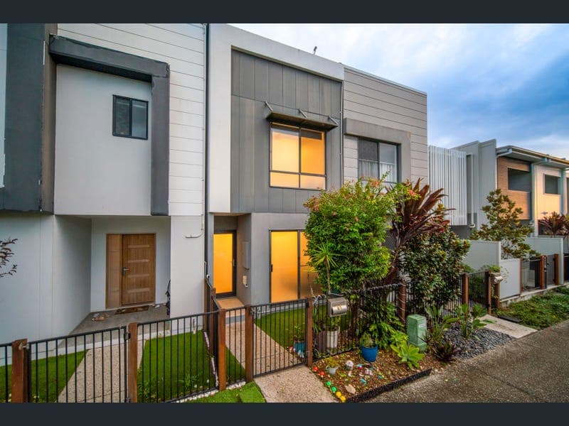 61 Lukin Terrace, Baringa — photo 1 of 5