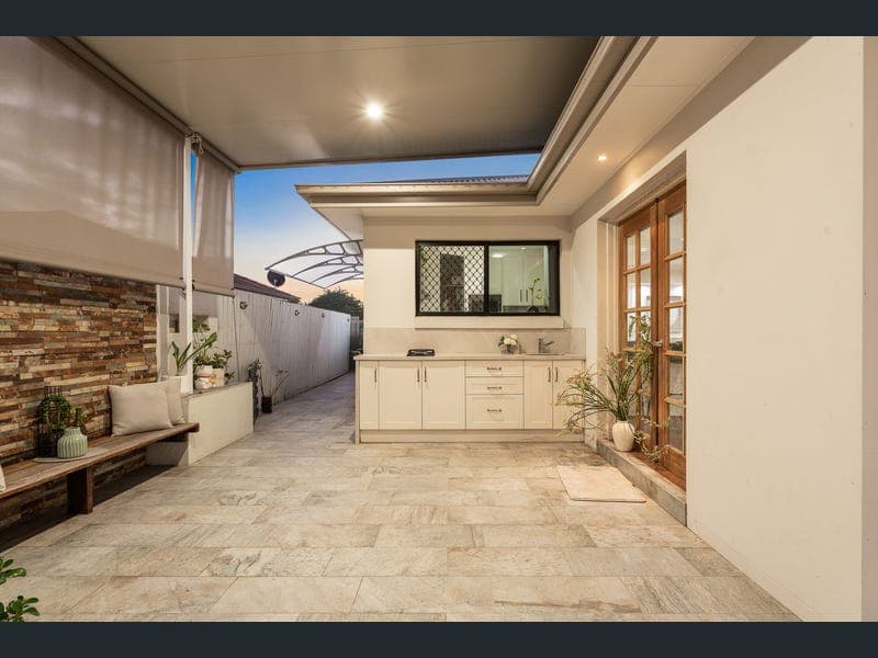 38 Lamberth Road, Regents Park — photo 1 of 5