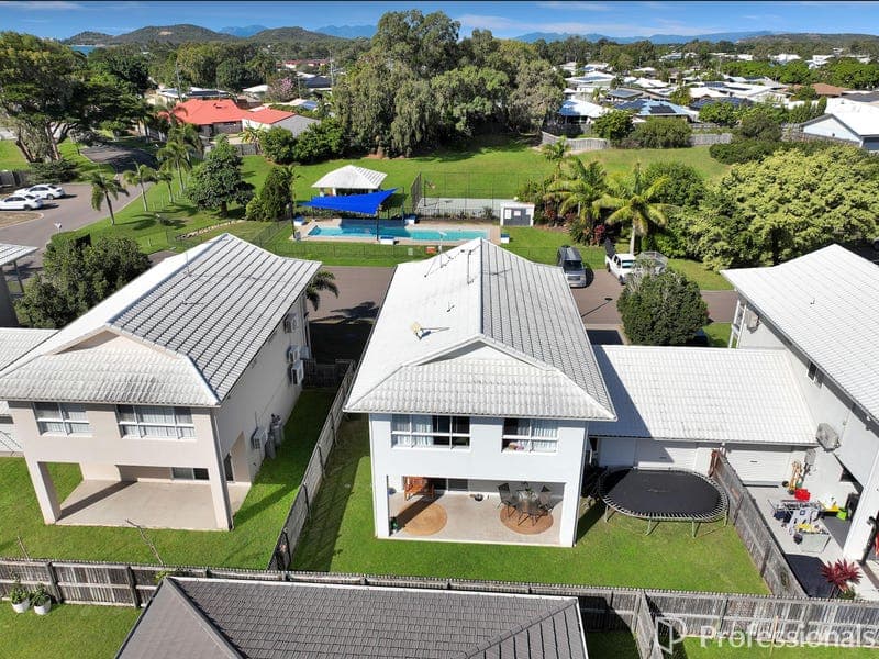 6 Seabreeze Crescent, Bowen — photo 1 of 5