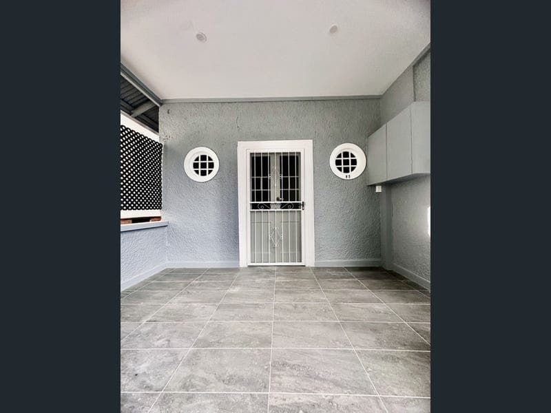 97 Old Cleveland Road, Greenslopes — photo 1 of 5