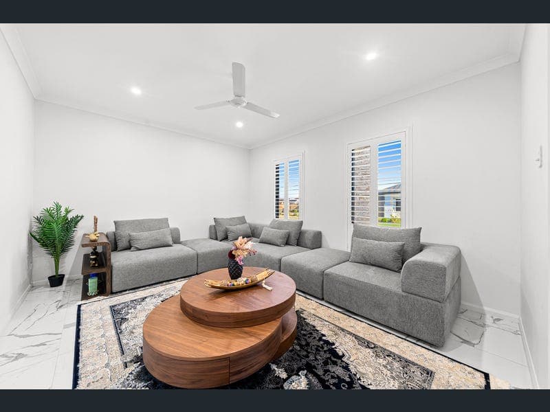 65 Ashwood Circuit, Chambers Flat — photo 1 of 5