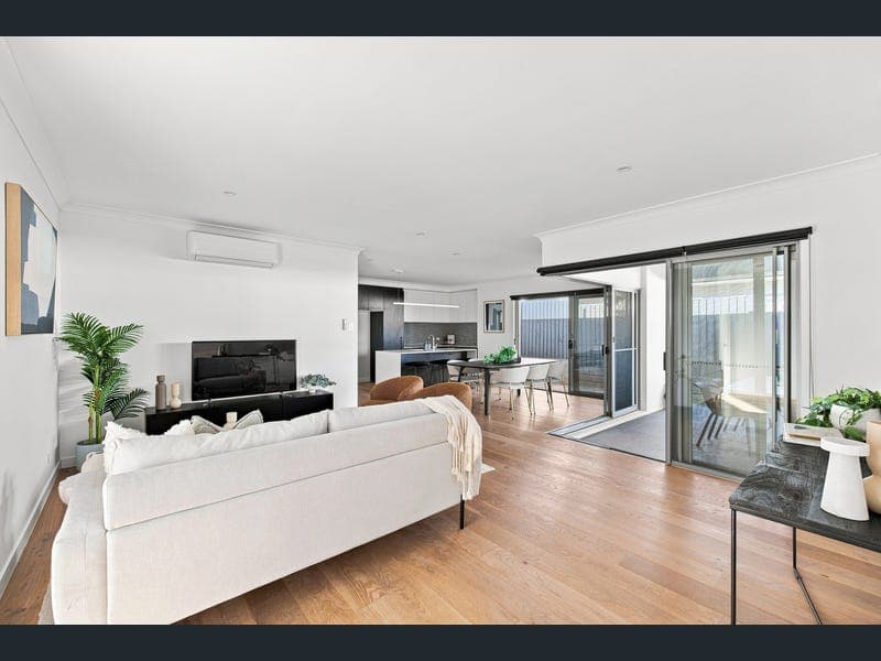 8 Pelion Street, Bridgeman Downs — photo 1 of 5