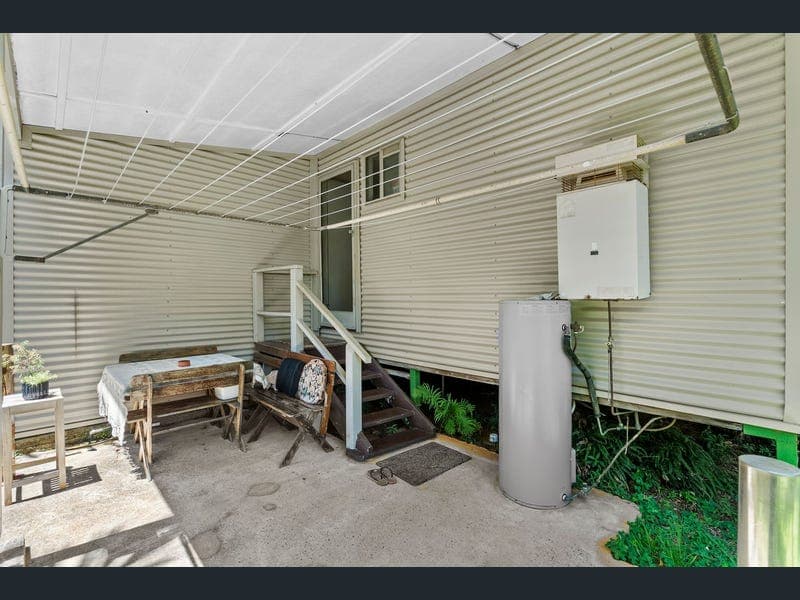 3 Paula Parade, Lamb Island — photo 1 of 5