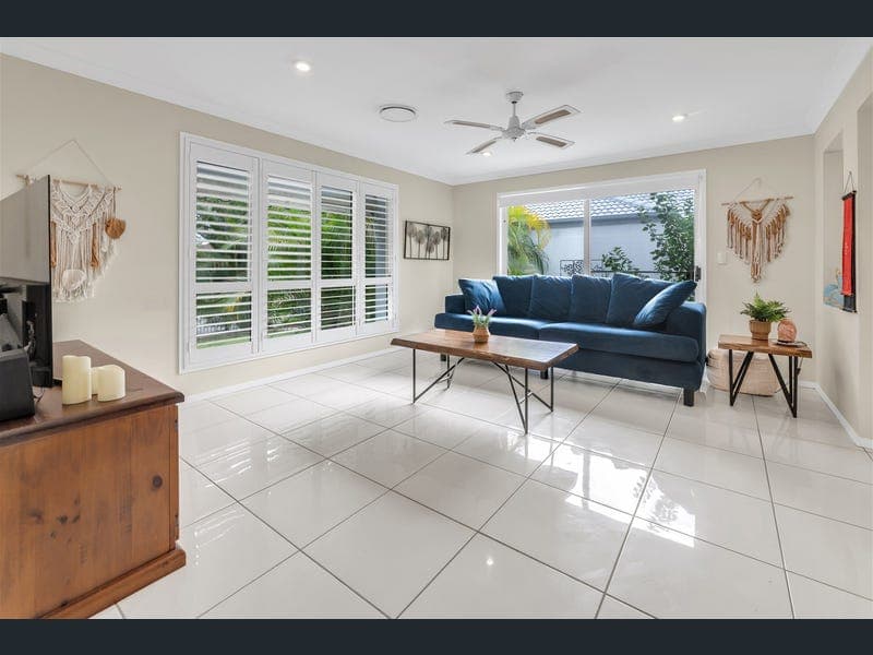 15 Tuggerah Close, Robina — photo 1 of 5