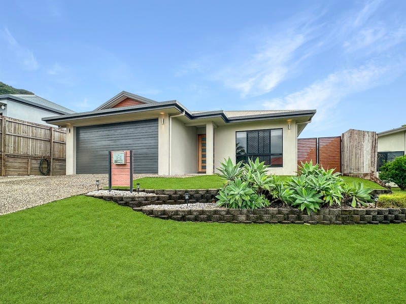 3-5 Henrietta Place, Mooroobool — photo 1 of 5