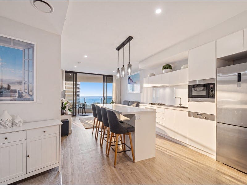 21008/21 Elizabeth Avenue, Broadbeach — photo 1 of 5