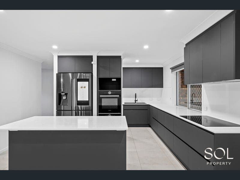 19 Kyeema Crescent, Bald Hills — photo 1 of 5