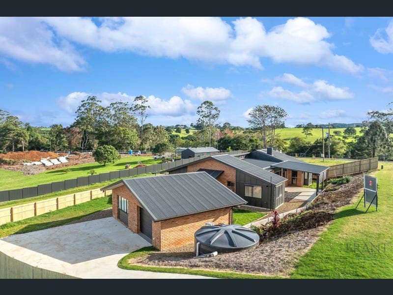 10 Hilltop Crescent, Maleny — photo 1 of 5