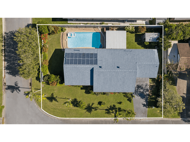3 Wanaka Street, Broadbeach Waters — photo 1 of 5