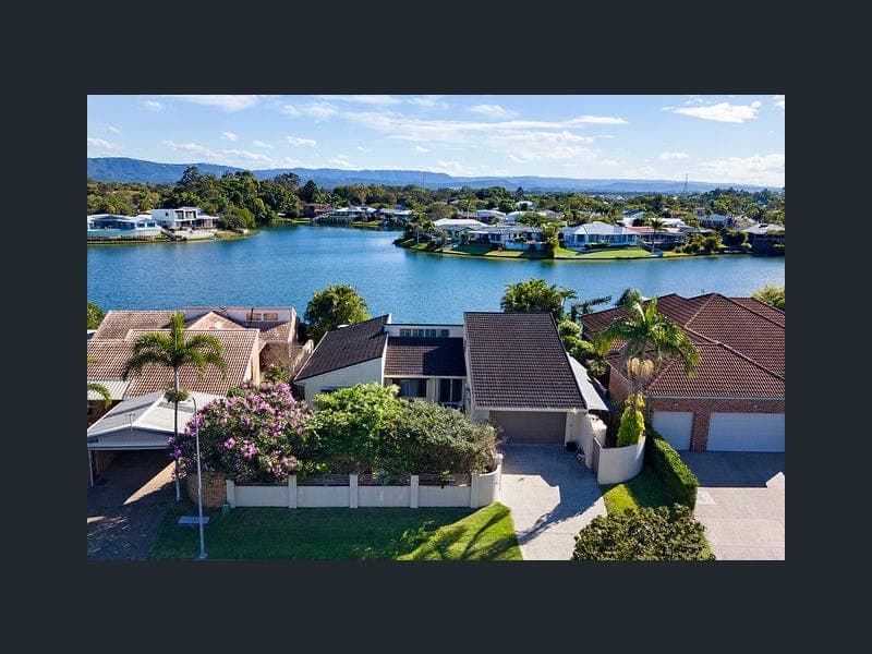 86 Wild Duck Drive, Mermaid Waters — photo 1 of 5