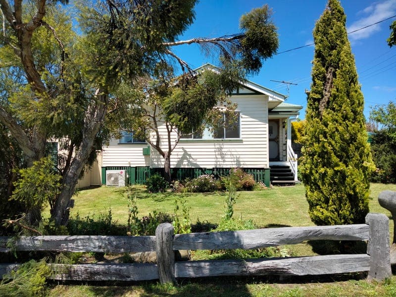 23 Thorpe St, Stanthorpe — photo 1 of 5