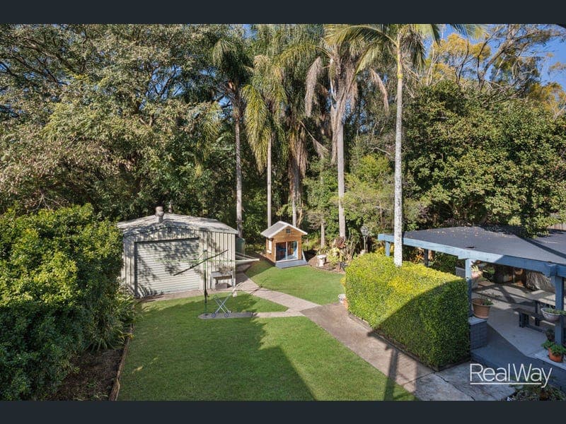 23 Knight Avenue, Silkstone — photo 1 of 5