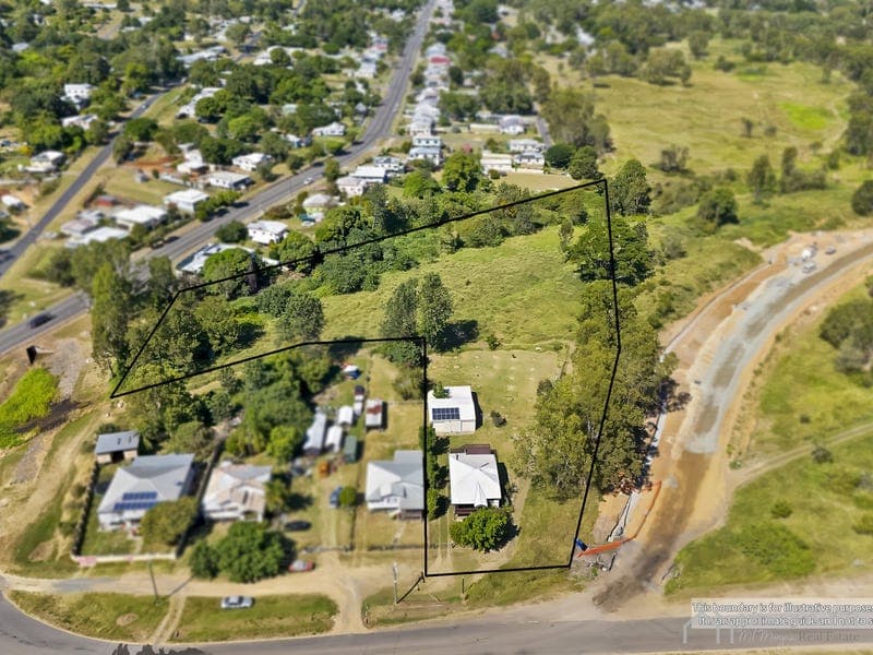 9 Gordon Lane, Mount Morgan — photo 1 of 5