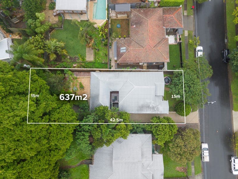 7 Hipwood Avenue, Coorparoo — photo 1 of 5