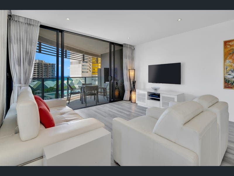901/1 Oracle Boulevard, Broadbeach — photo 1 of 5