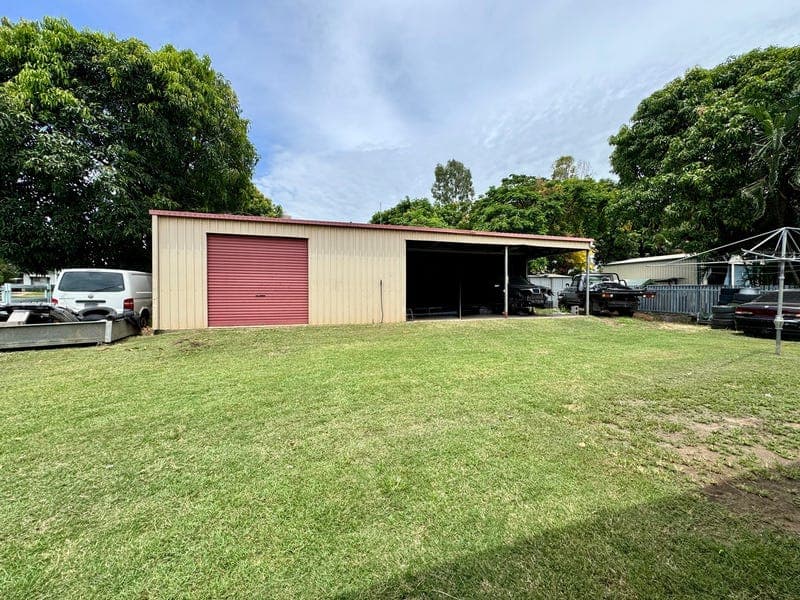 33 KENNEDY Drive, Moranbah — photo 1 of 5