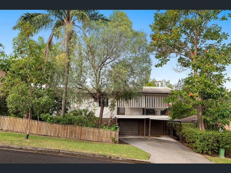 28 Arkindale Street, Nathan — photo 1 of 5
