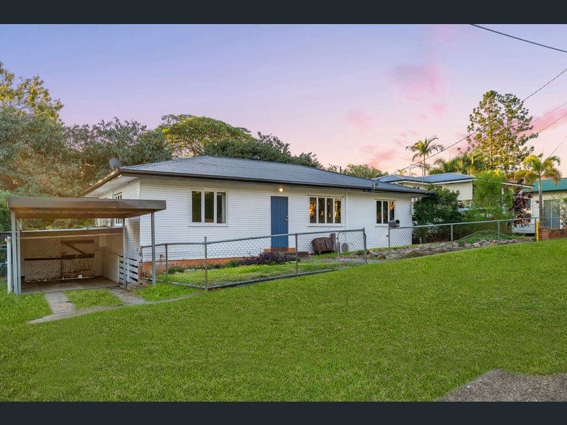 30 Allen Street, North Ipswich — photo 1 of 5