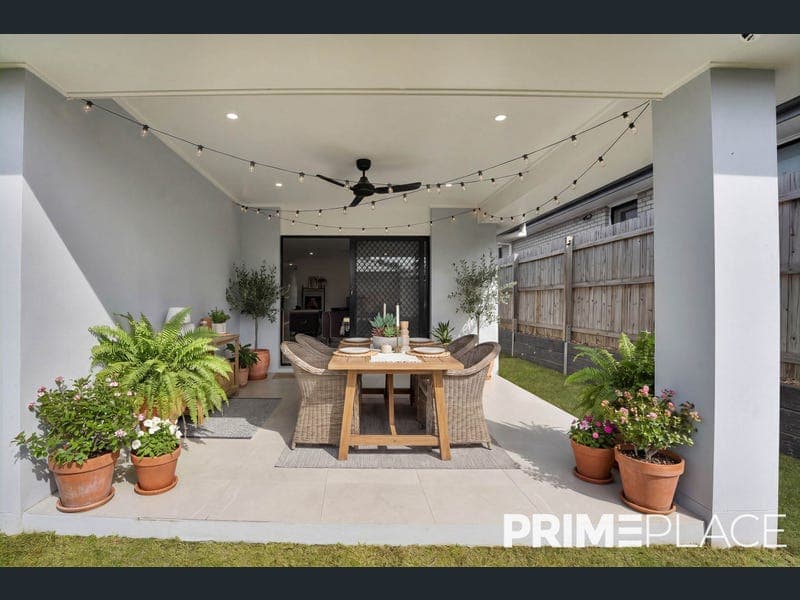 40 Grevillea Way, Park Ridge — photo 1 of 5