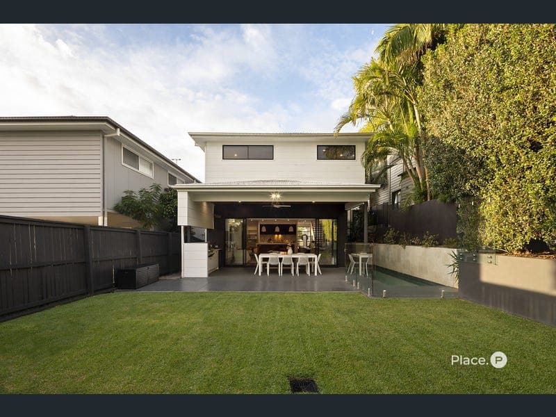 11 Sydney Avenue, Camp Hill — photo 1 of 5