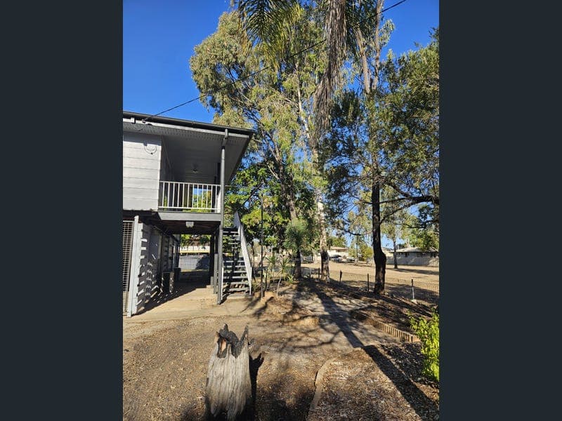 27 Brock Crescent, Dysart — photo 1 of 5