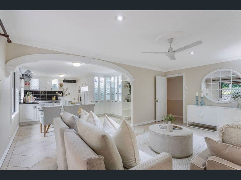 8 Omeo Grove, Karana Downs — photo 1 of 5