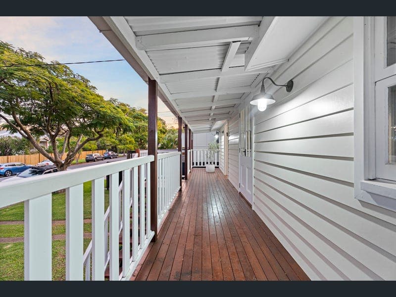 57 Moreton Avenue, Wynnum — photo 1 of 5