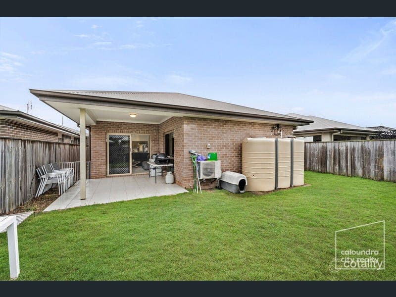 49 Sunshine Crescent, Caloundra West — photo 1 of 5