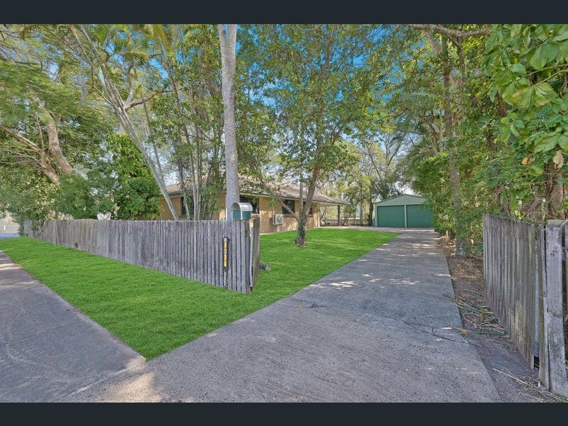 1074 Marian-Eton Road, North Eton — photo 1 of 5