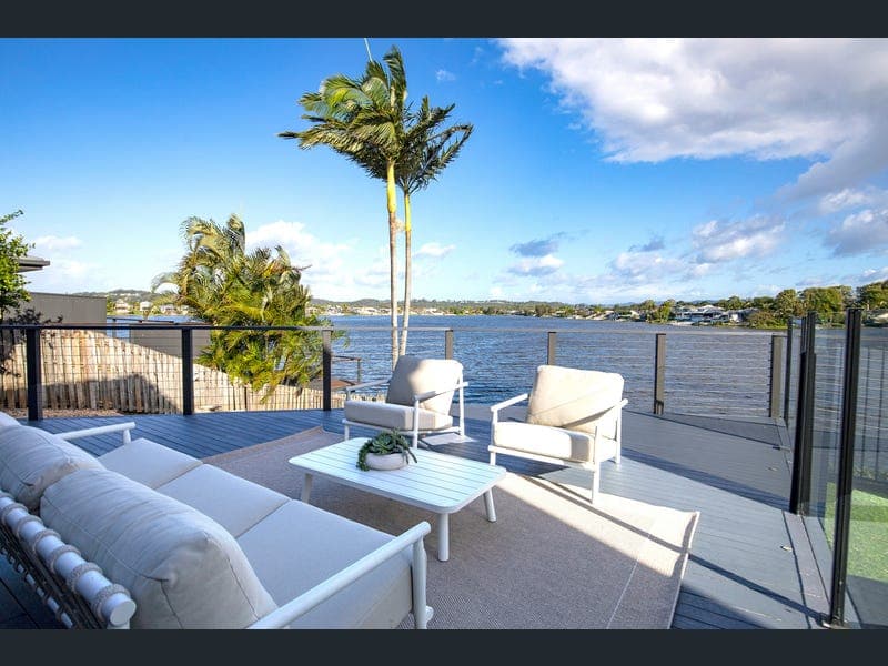 140 Honeyeater Drive, Burleigh Waters — photo 1 of 5