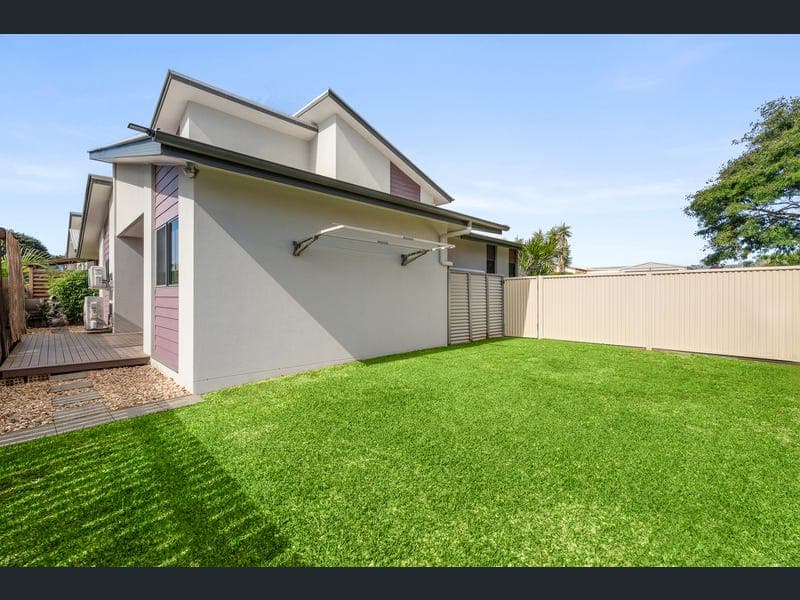 2/40 Victor Drive, Kawungan — photo 1 of 5