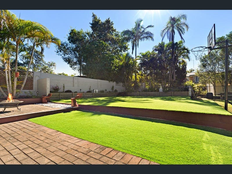 36 Nioka Street, Rochedale South — photo 1 of 5
