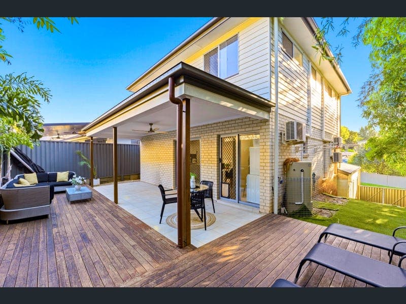 11 Cairngorm Street, Carrara — photo 1 of 5