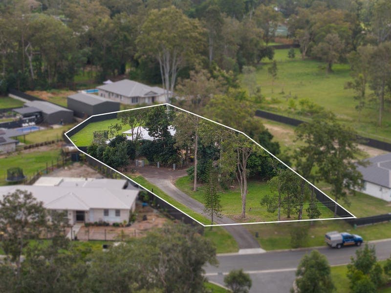 17 Ellwood Drive, Bellmere — photo 1 of 5