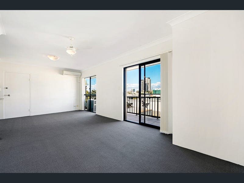 12/2 Johnston Street, Southport — photo 1 of 5